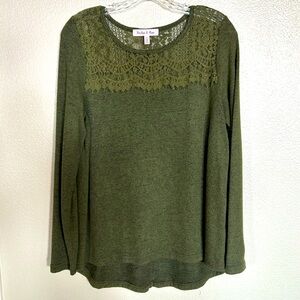 Harlow & Rose women’s green sweater, size small